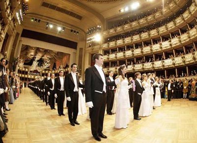  .   (Wiener Opernball).